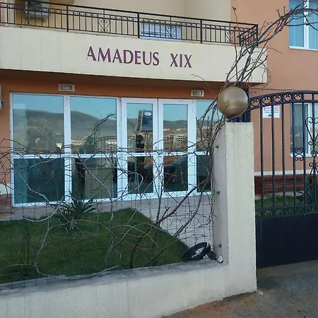 Private In Amadeus 19 アパート *